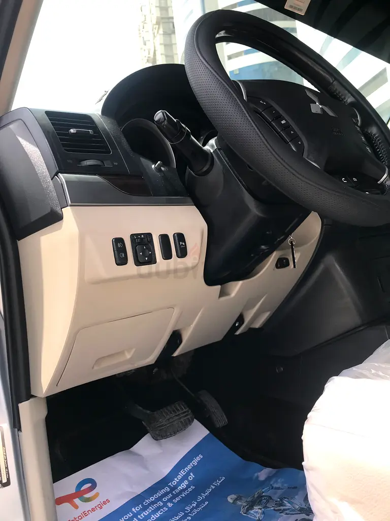 Mitsubishi Pajero V6 Full Option GCC 7 Seat 2013 –صبغ وكالة فتحة سقف  باجيرو فل أوبشن خليجي - Image 12