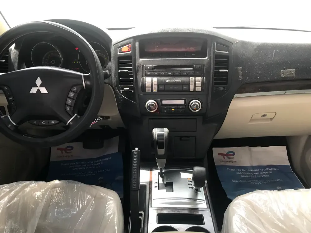 Mitsubishi Pajero V6 Full Option GCC 7 Seat 2013 –صبغ وكالة فتحة سقف  باجيرو فل أوبشن خليجي - Image 15