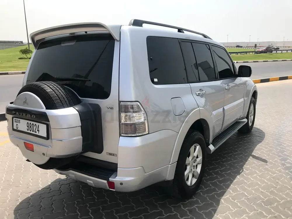 Mitsubishi Pajero V6 Full Option GCC 7 Seat 2013 –صبغ وكالة فتحة سقف  باجيرو فل أوبشن خليجي - Image 5