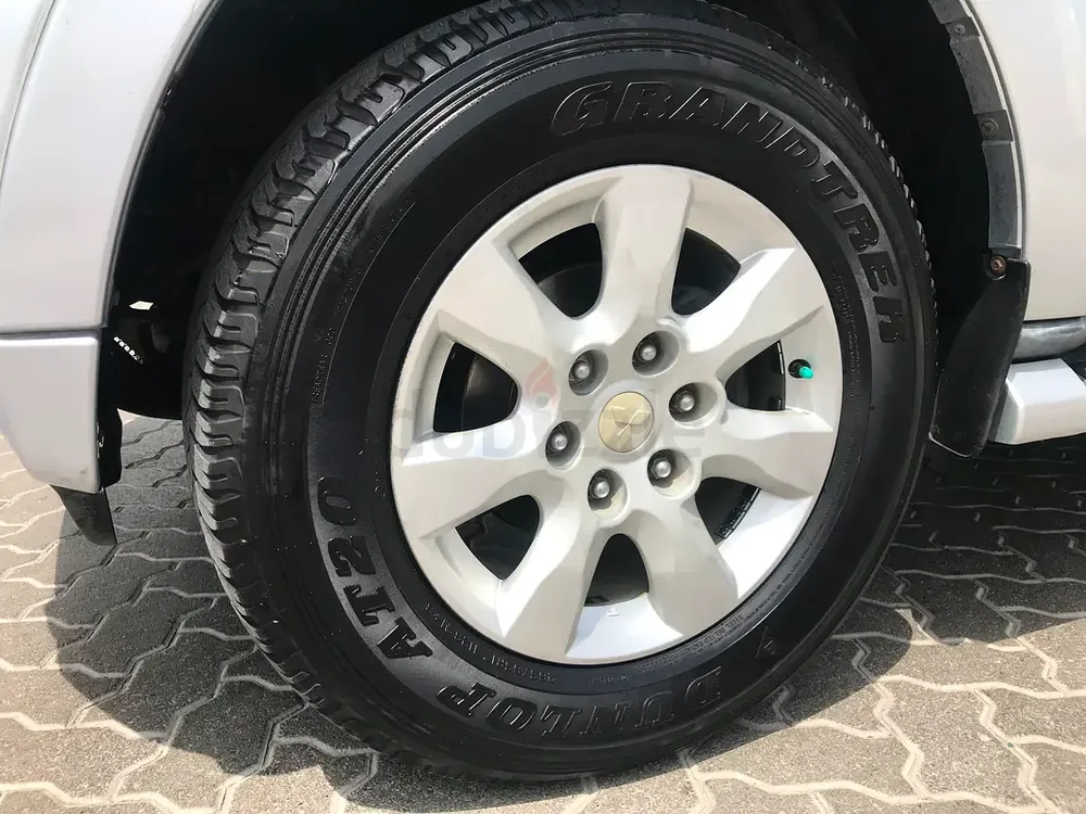 Mitsubishi Pajero V6 Full Option GCC 7 Seat 2013 –صبغ وكالة فتحة سقف  باجيرو فل أوبشن خليجي - Image 8
