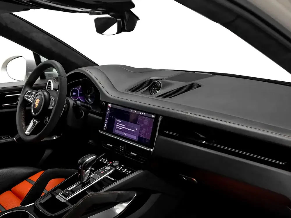 2021 | Porsche | Cayenne | Turbo S E-Hybrid | GCC Spec - Image 10