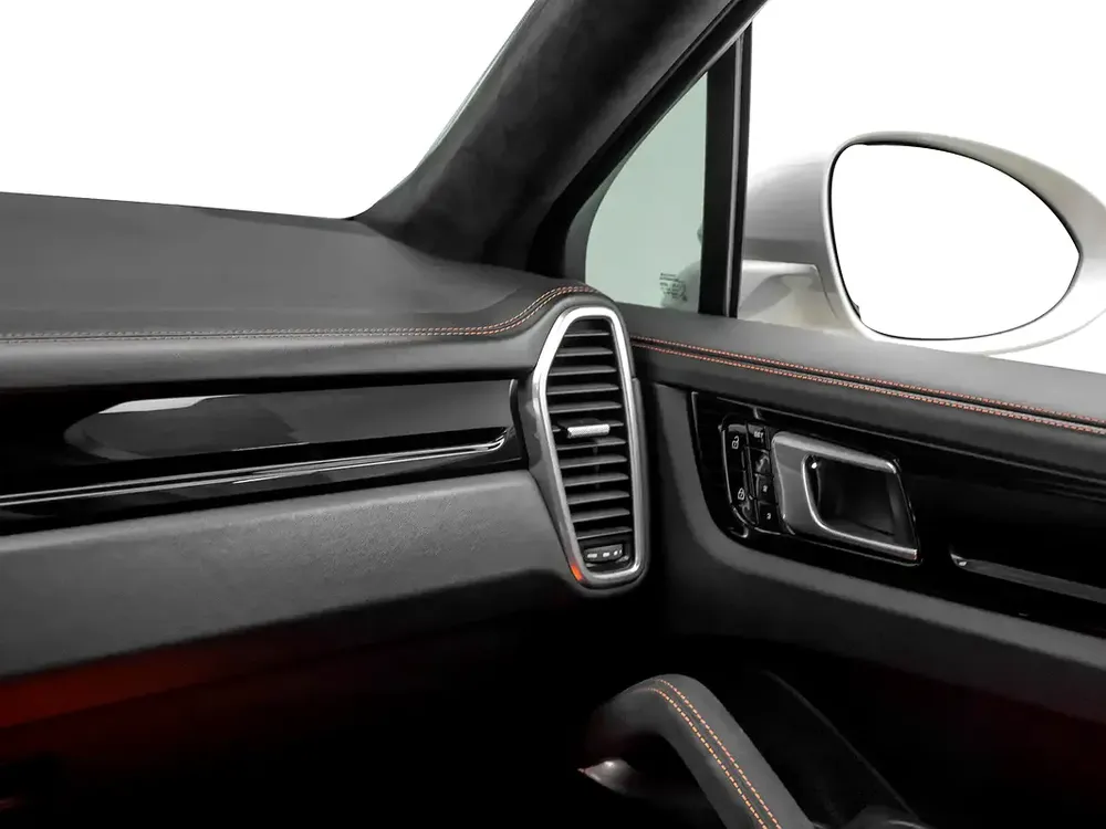 2021 | Porsche | Cayenne | Turbo S E-Hybrid | GCC Spec - Image 14
