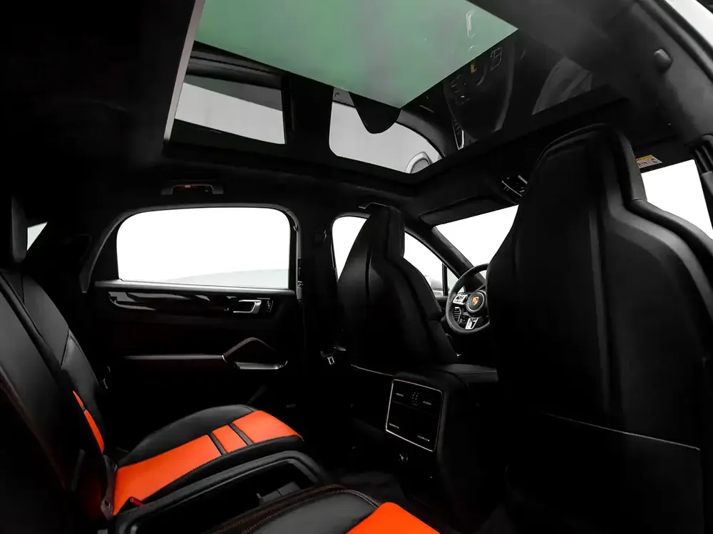 2021 | Porsche | Cayenne | Turbo S E-Hybrid | GCC Spec - Image 16