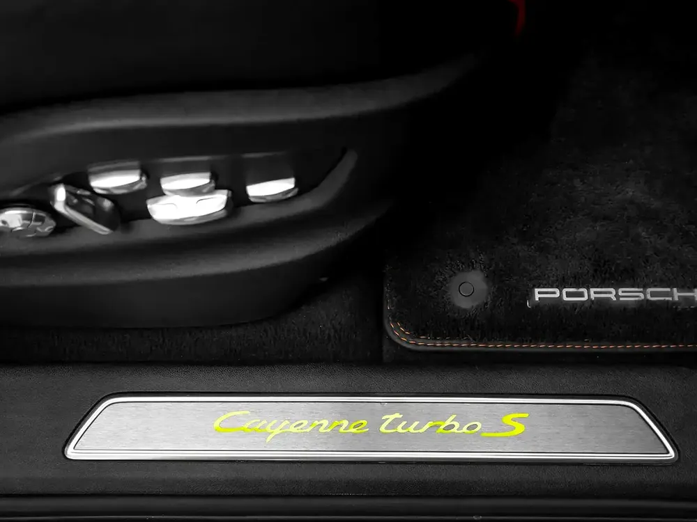 2021 | Porsche | Cayenne | Turbo S E-Hybrid | GCC Spec - Image 18