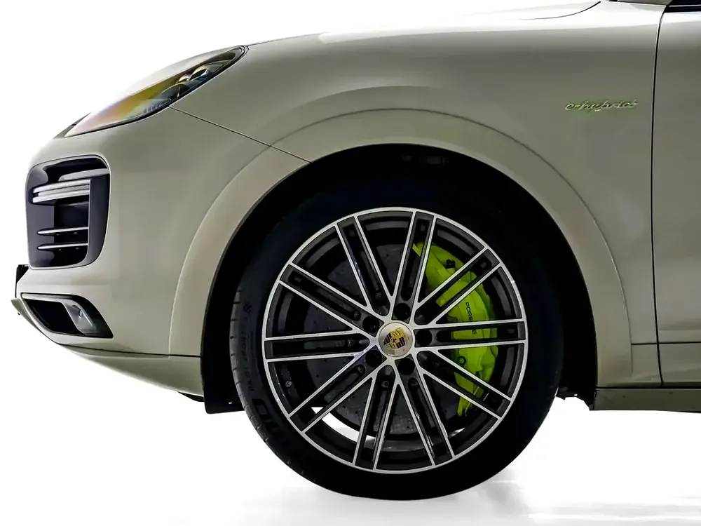 2021 | Porsche | Cayenne | Turbo S E-Hybrid | GCC Spec - Image 20