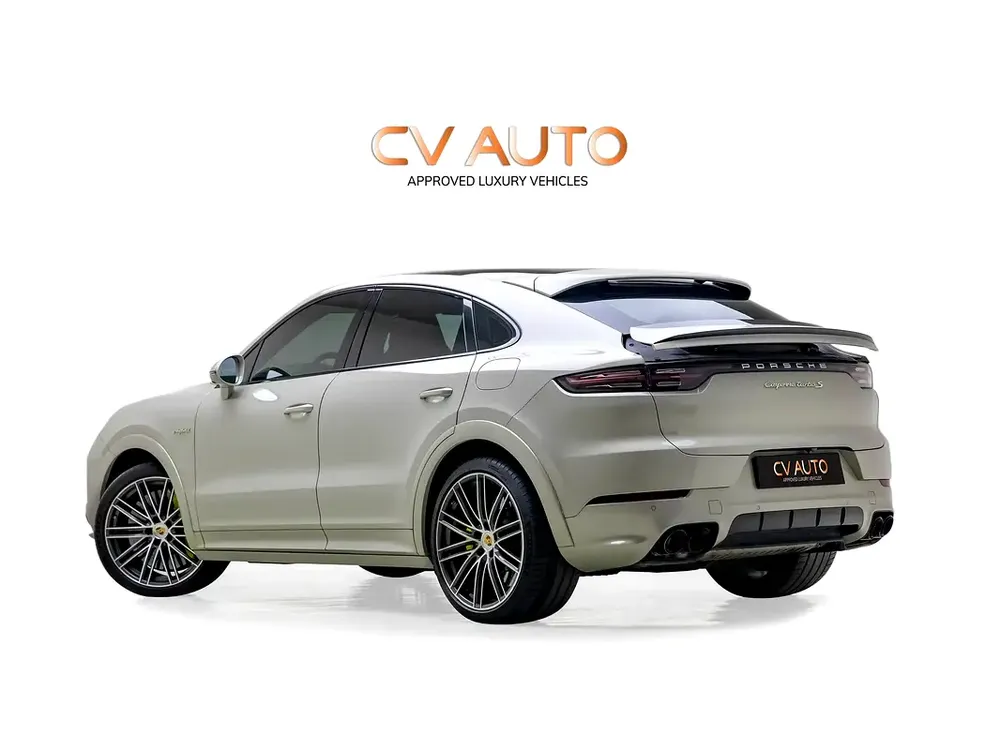 2021 | Porsche | Cayenne | Turbo S E-Hybrid | GCC Spec - Image 4