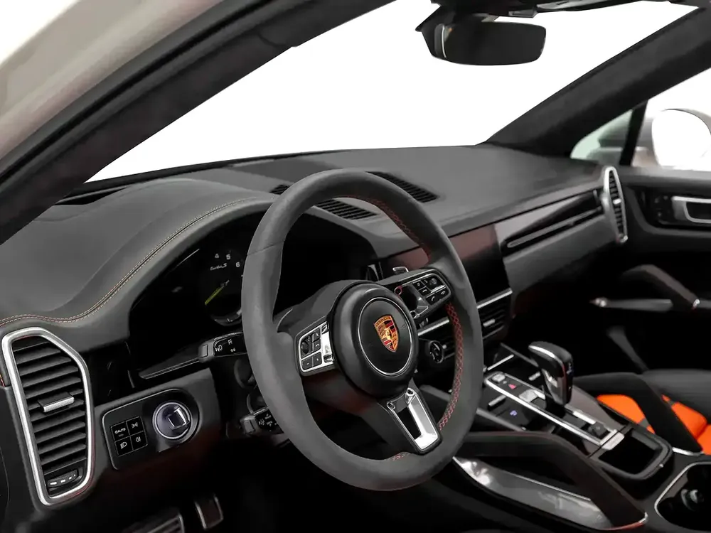 2021 | Porsche | Cayenne | Turbo S E-Hybrid | GCC Spec - Image 8