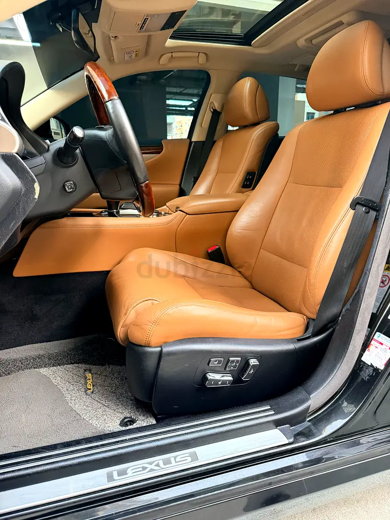 2013 | LEXUS LS460L | SECOND OWNER | GCC - Image 11