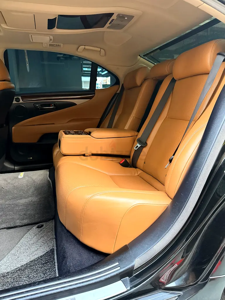 2013 | LEXUS LS460L | SECOND OWNER | GCC - Image 12