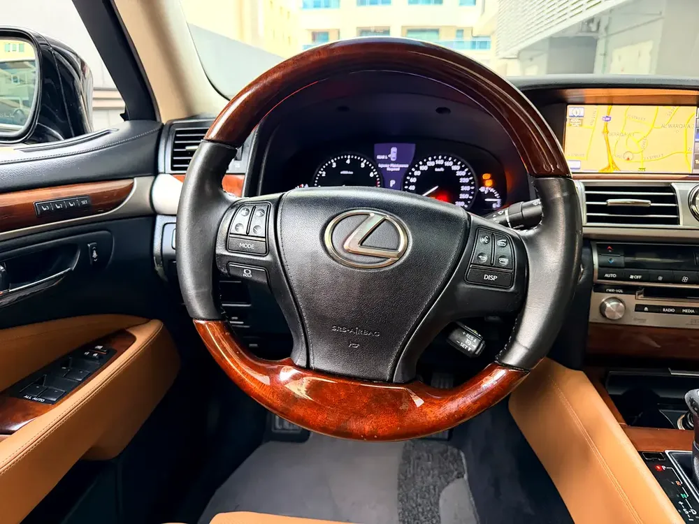 2013 | LEXUS LS460L | SECOND OWNER | GCC - Image 14