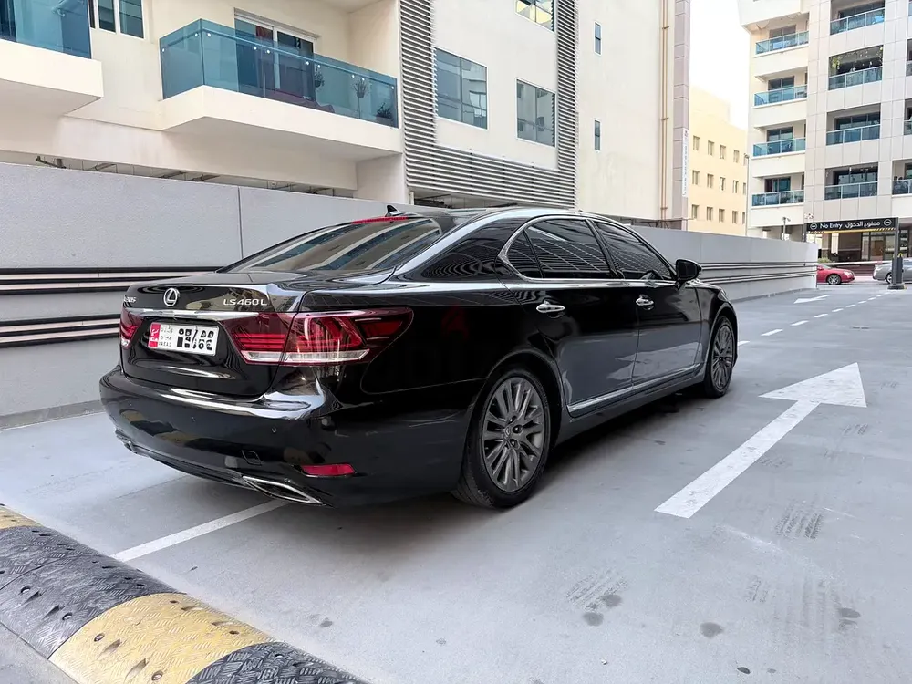 2013 | LEXUS LS460L | SECOND OWNER | GCC - Image 4