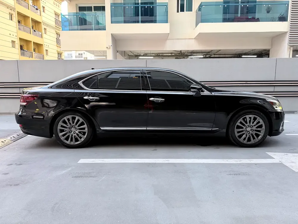 2013 | LEXUS LS460L | SECOND OWNER | GCC - Image 5