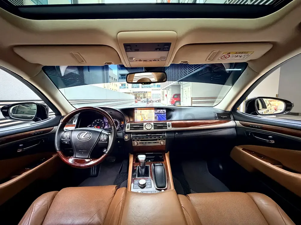 2013 | LEXUS LS460L | SECOND OWNER | GCC - Image 9