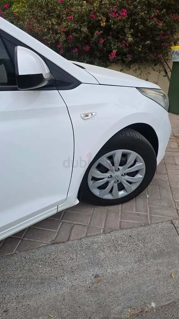 Hyundai Accent 2019 Smart | GCC Specs | Reliable  Fuel Efficient - Image 4