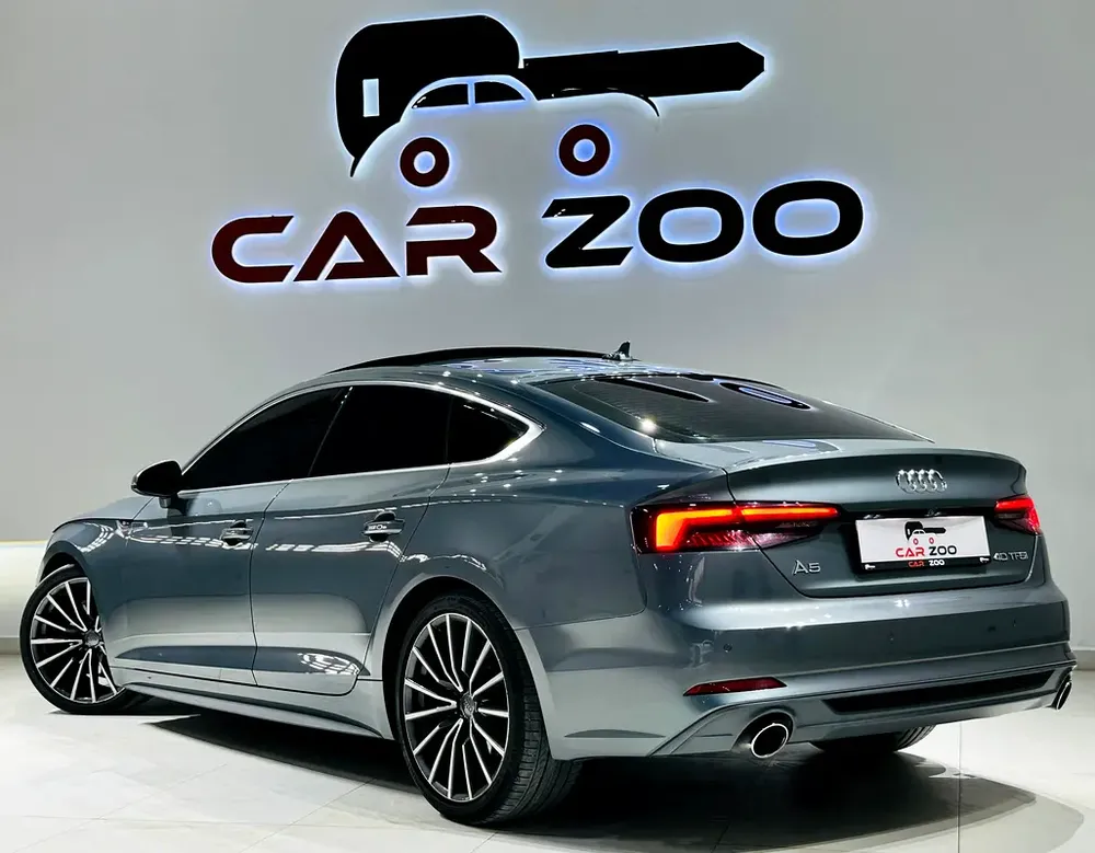 Audi A5 2019/S Line/GCC/Full Agency Service History - Image 4