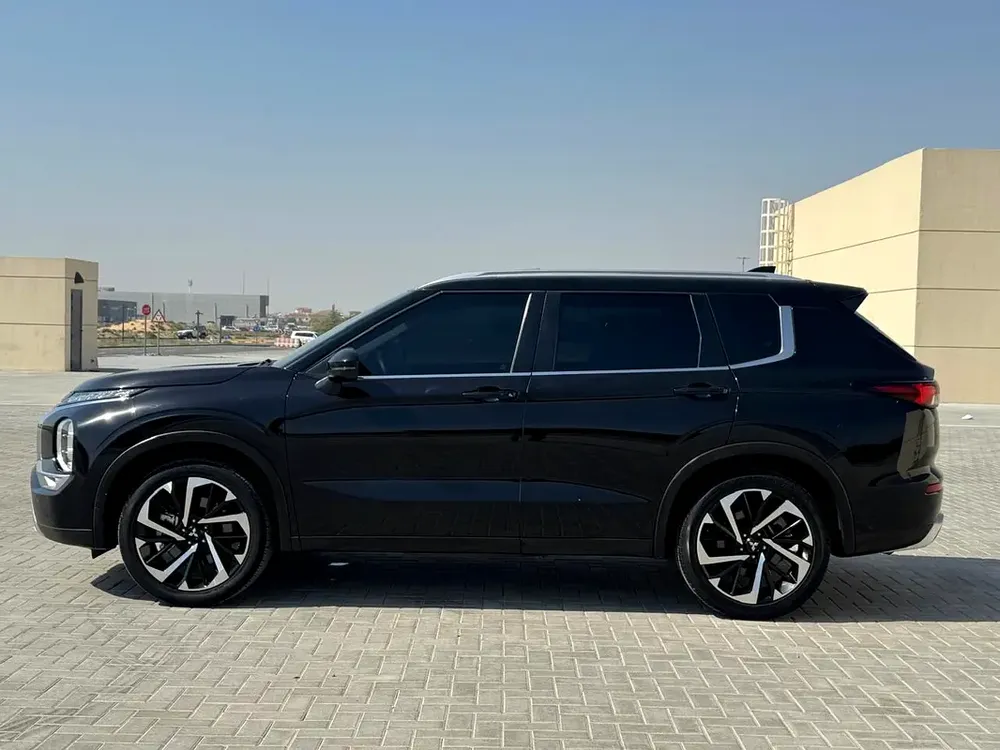 Mitsubishi Outlander, 2025 GCC specs, full option - Image 10