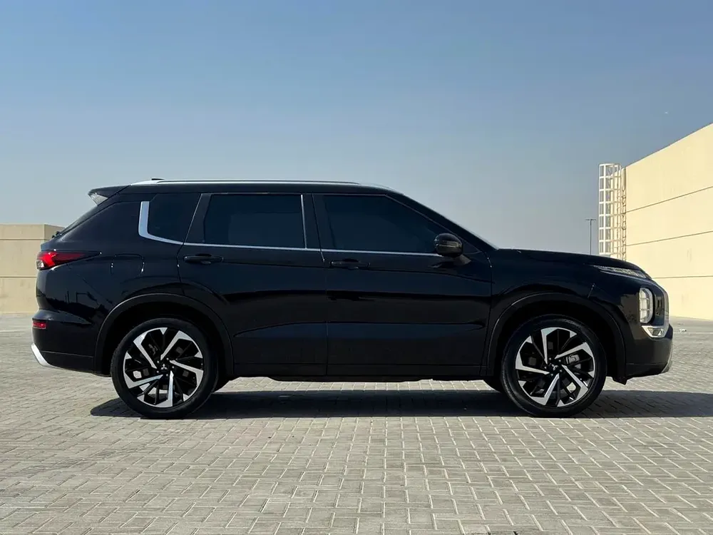 Mitsubishi Outlander, 2025 GCC specs, full option - Image 11