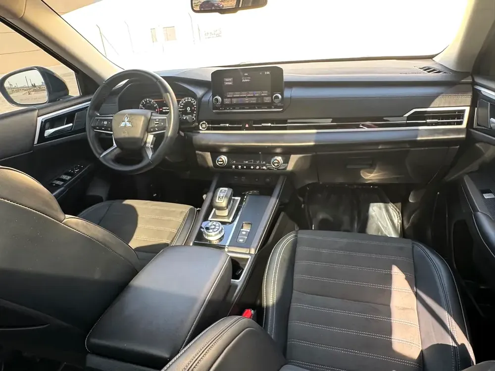 Mitsubishi Outlander, 2025 GCC specs, full option - Image 14