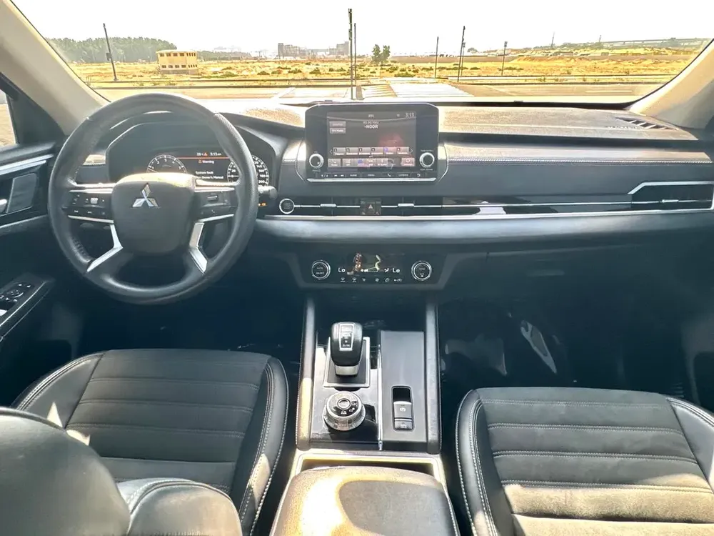 Mitsubishi Outlander, 2025 GCC specs, full option - Image 15