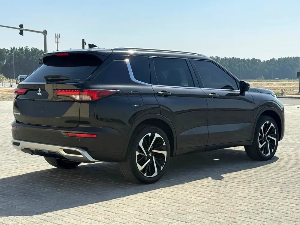 Mitsubishi Outlander, 2025 GCC specs, full option - Image 5