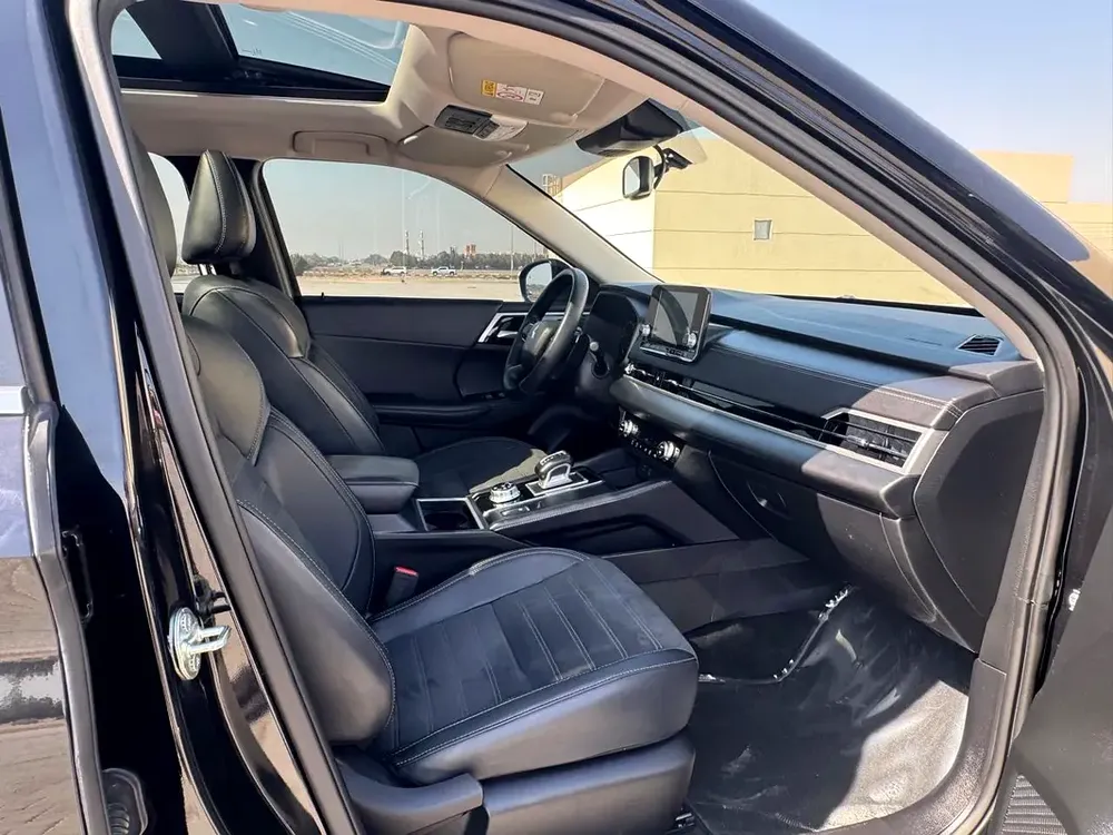 Mitsubishi Outlander, 2025 GCC specs, full option - Image 8