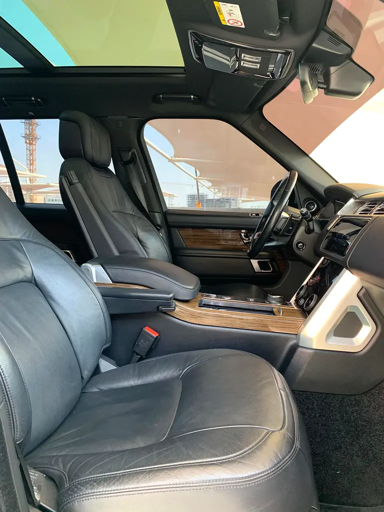 RANGE ROVER VOGUE 2019 GCC SPECS | FULL SERVICE HISTORY | ORIGINAL PAINT | 2 KEYS | PERFECT CONDITIO - Image 10
