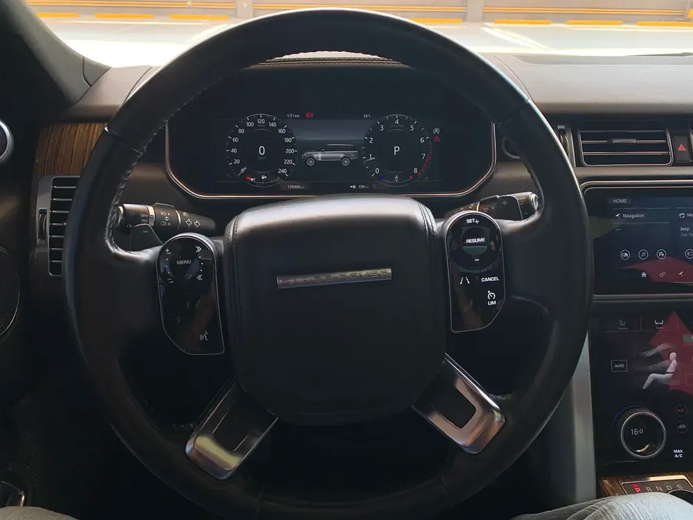 RANGE ROVER VOGUE 2019 GCC SPECS | FULL SERVICE HISTORY | ORIGINAL PAINT | 2 KEYS | PERFECT CONDITIO - Image 11