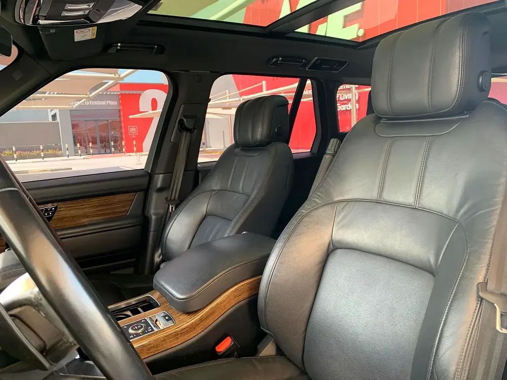RANGE ROVER VOGUE 2019 GCC SPECS | FULL SERVICE HISTORY | ORIGINAL PAINT | 2 KEYS | PERFECT CONDITIO - Image 12