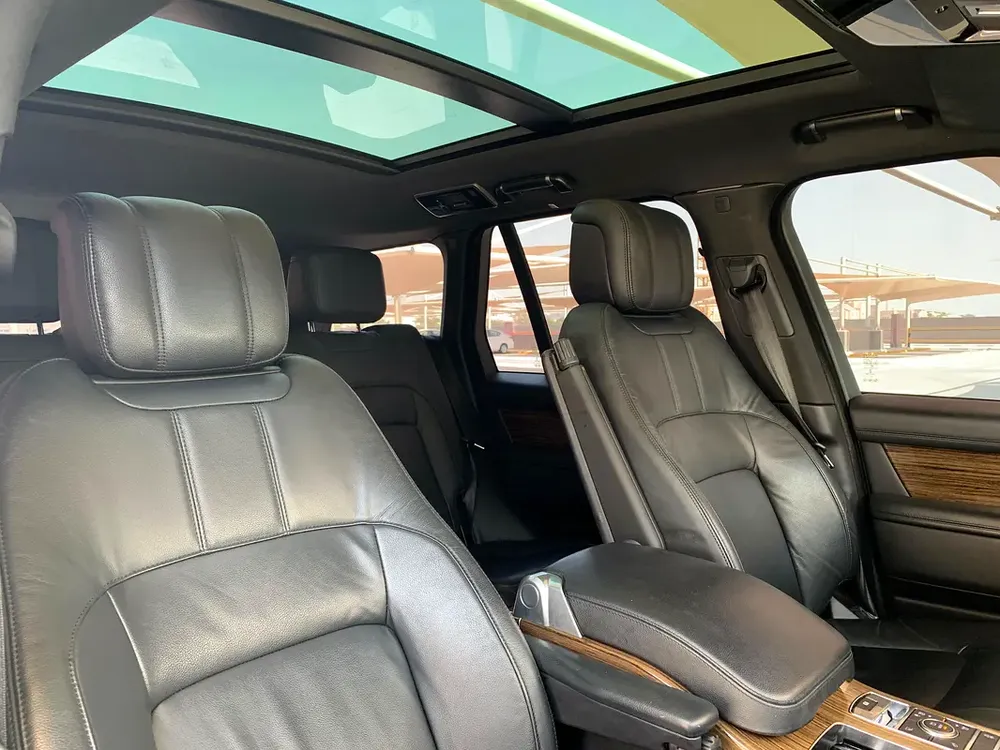 RANGE ROVER VOGUE 2019 GCC SPECS | FULL SERVICE HISTORY | ORIGINAL PAINT | 2 KEYS | PERFECT CONDITIO - Image 13