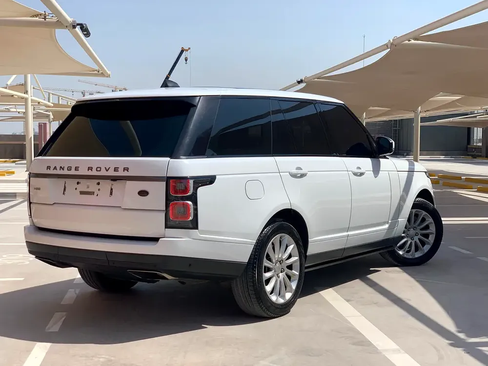 RANGE ROVER VOGUE 2019 GCC SPECS | FULL SERVICE HISTORY | ORIGINAL PAINT | 2 KEYS | PERFECT CONDITIO - Image 4