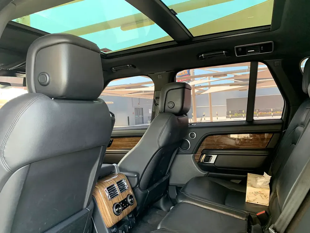 RANGE ROVER VOGUE 2019 GCC SPECS | FULL SERVICE HISTORY | ORIGINAL PAINT | 2 KEYS | PERFECT CONDITIO - Image 9