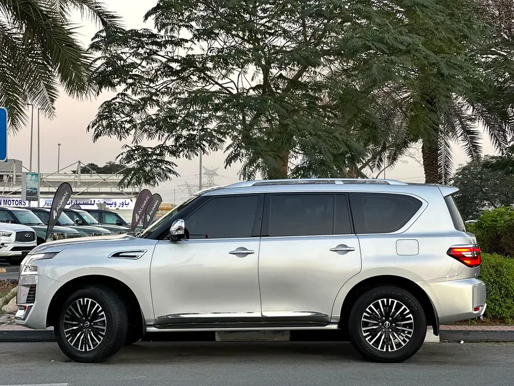 NISSAN PATROL SE PLATINUM 2022 GCC FULL SERVICE HISTORY NO ACCIDENTS NO PAINT - Image 4