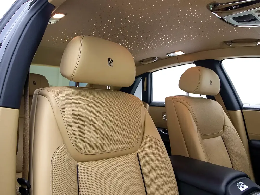 2019 | Rolls Royce | Ghost | Black Badge | AGMC | Service Contract | 4 buttons  starlights! - Image 12