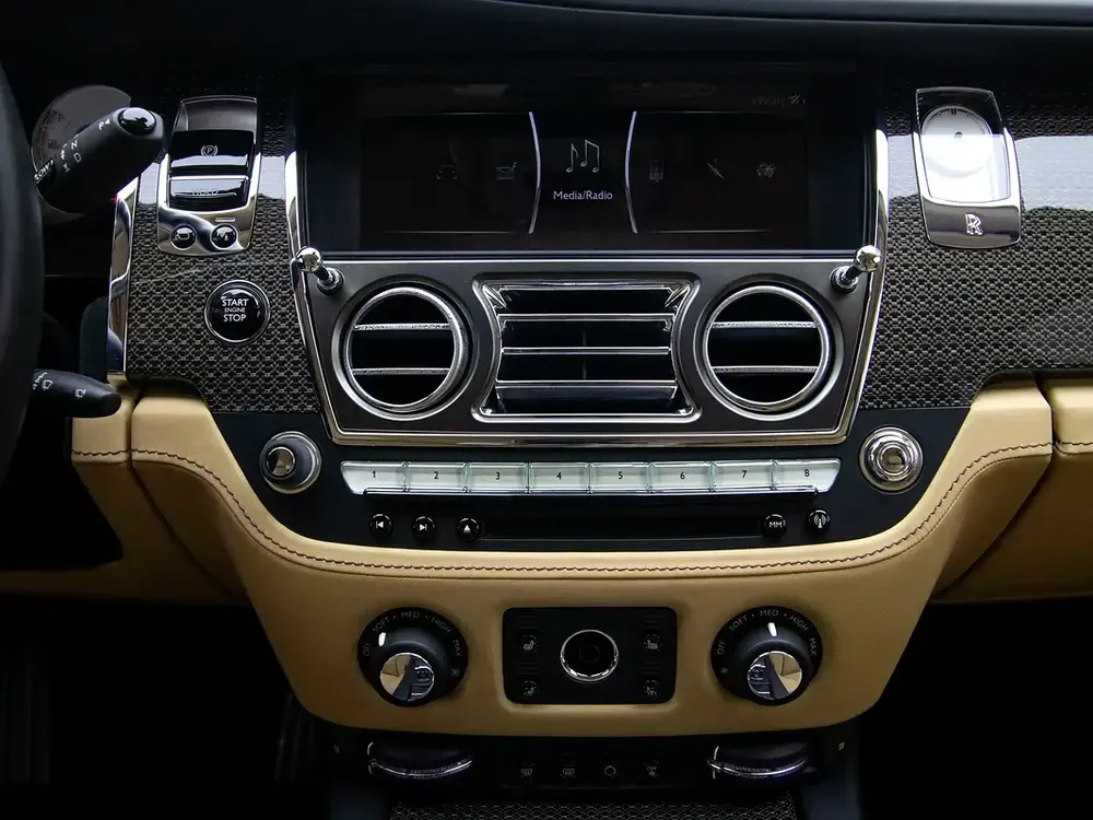 2019 | Rolls Royce | Ghost | Black Badge | AGMC | Service Contract | 4 buttons  starlights! - Image 14