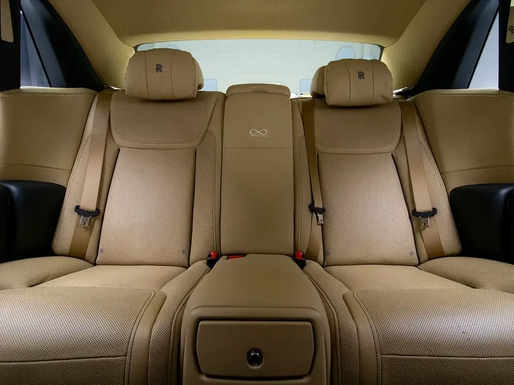2019 | Rolls Royce | Ghost | Black Badge | AGMC | Service Contract | 4 buttons  starlights! - Image 16