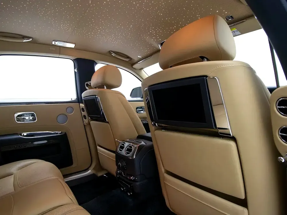 2019 | Rolls Royce | Ghost | Black Badge | AGMC | Service Contract | 4 buttons  starlights! - Image 18