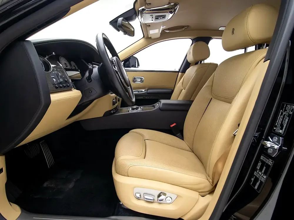 2019 | Rolls Royce | Ghost | Black Badge | AGMC | Service Contract | 4 buttons  starlights! - Image 9