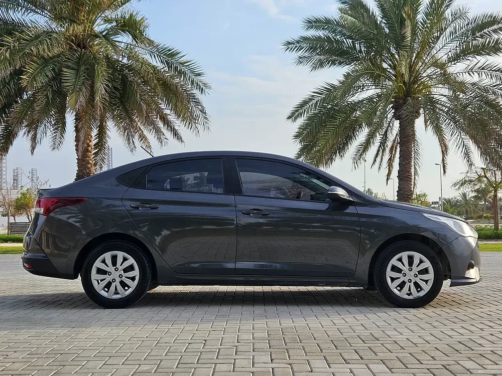 Hyundai Accent 2023 GCC Premium Condition Car Low KM Single Owned Family Sedan - Image 18