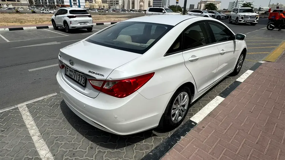 Hyundai Sonata SE GCC Specs -first owner- free accident - Image 13