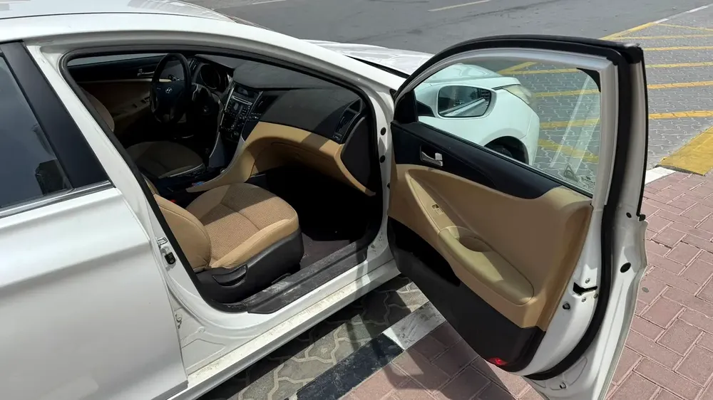 Hyundai Sonata SE GCC Specs -first owner- free accident - Image 6