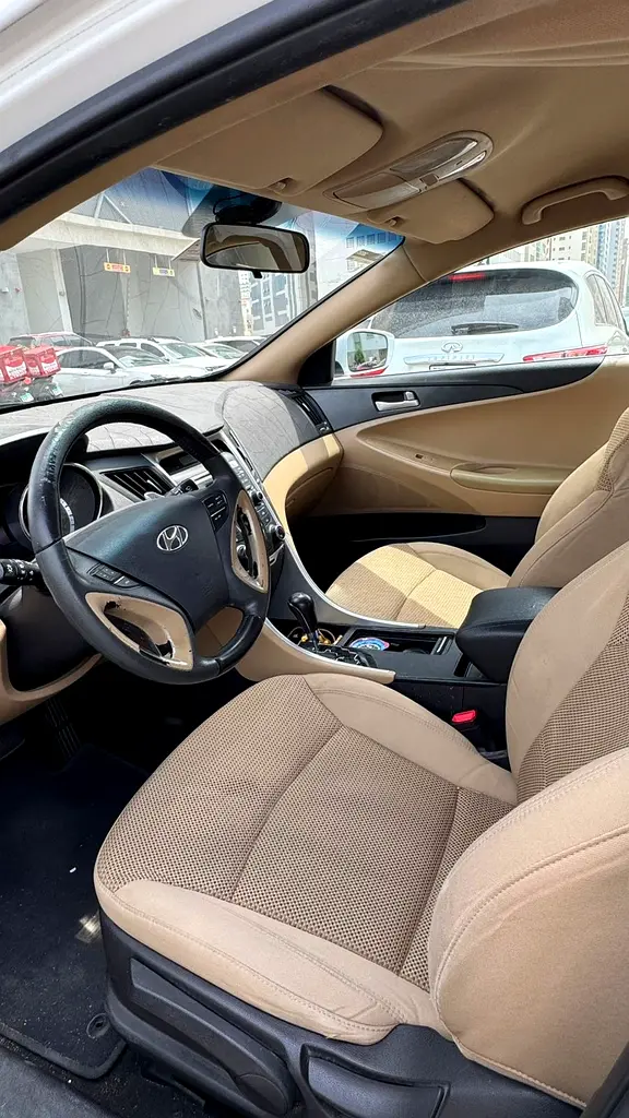Hyundai Sonata SE GCC Specs -first owner- free accident - Image 8