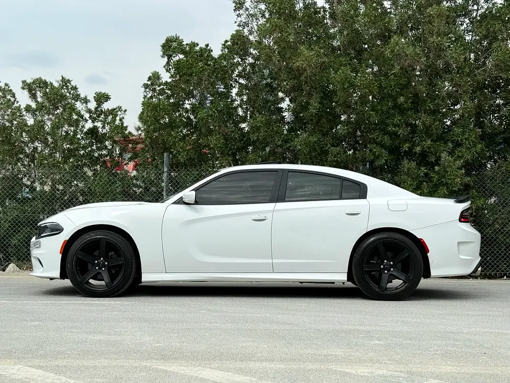 2019 Dodge Charger SXT - American Specs - Well Maintained - Image 4