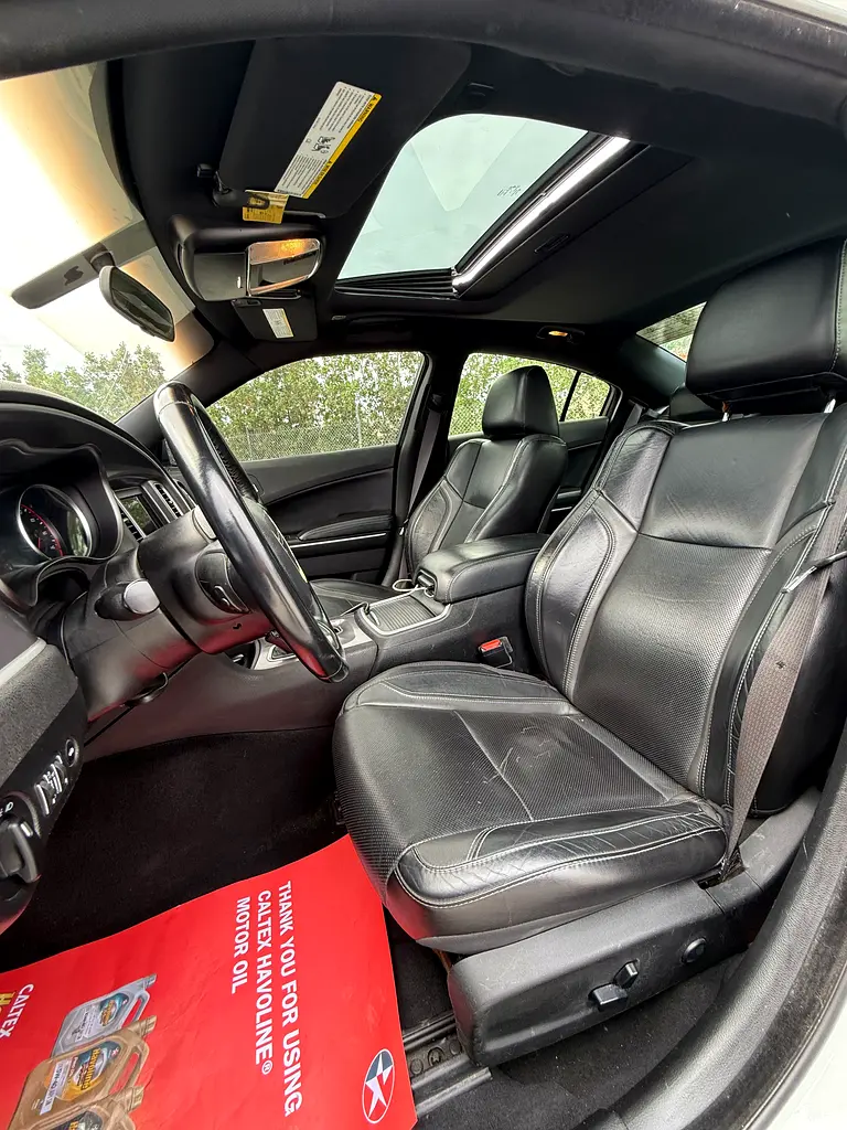 2019 Dodge Charger SXT - American Specs - Well Maintained - Image 7