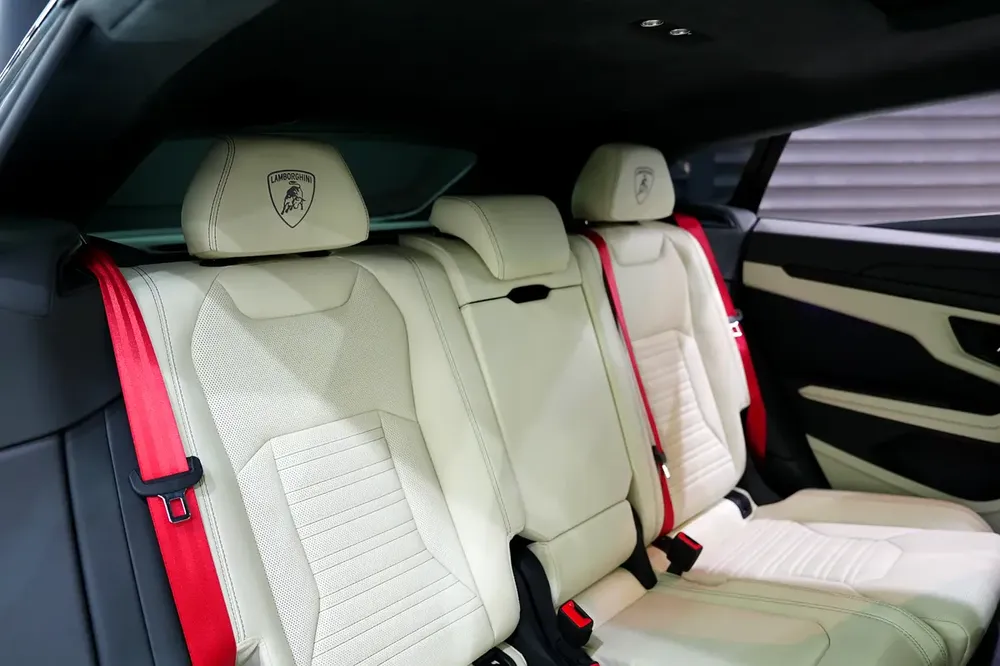 2025 Lamborghini Urus SE, Panoramic Roof, Bang N Olufsen Audio, 800 HP Hybrid!! - Image 10