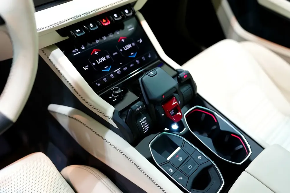 2025 Lamborghini Urus SE, Panoramic Roof, Bang N Olufsen Audio, 800 HP Hybrid!! - Image 11