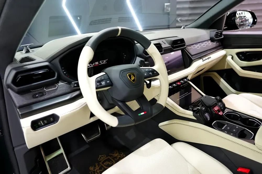 2025 Lamborghini Urus SE, Panoramic Roof, Bang N Olufsen Audio, 800 HP Hybrid!! - Image 4