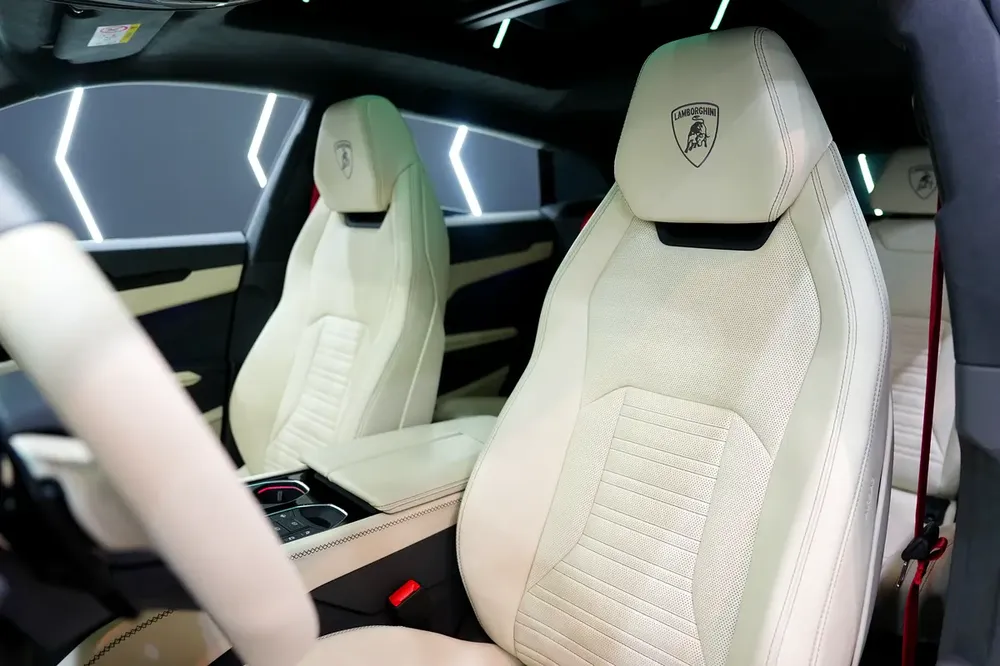 2025 Lamborghini Urus SE, Panoramic Roof, Bang N Olufsen Audio, 800 HP Hybrid!! - Image 5