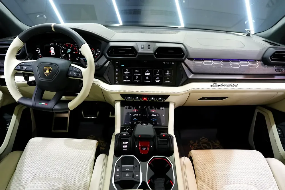 2025 Lamborghini Urus SE, Panoramic Roof, Bang N Olufsen Audio, 800 HP Hybrid!! - Image 6