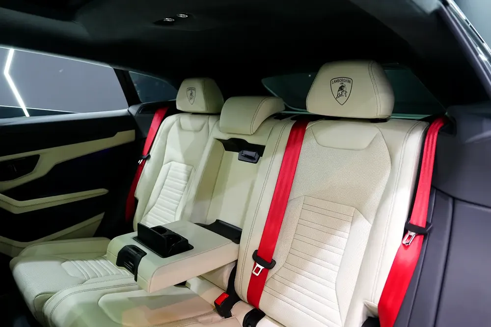 2025 Lamborghini Urus SE, Panoramic Roof, Bang N Olufsen Audio, 800 HP Hybrid!! - Image 9