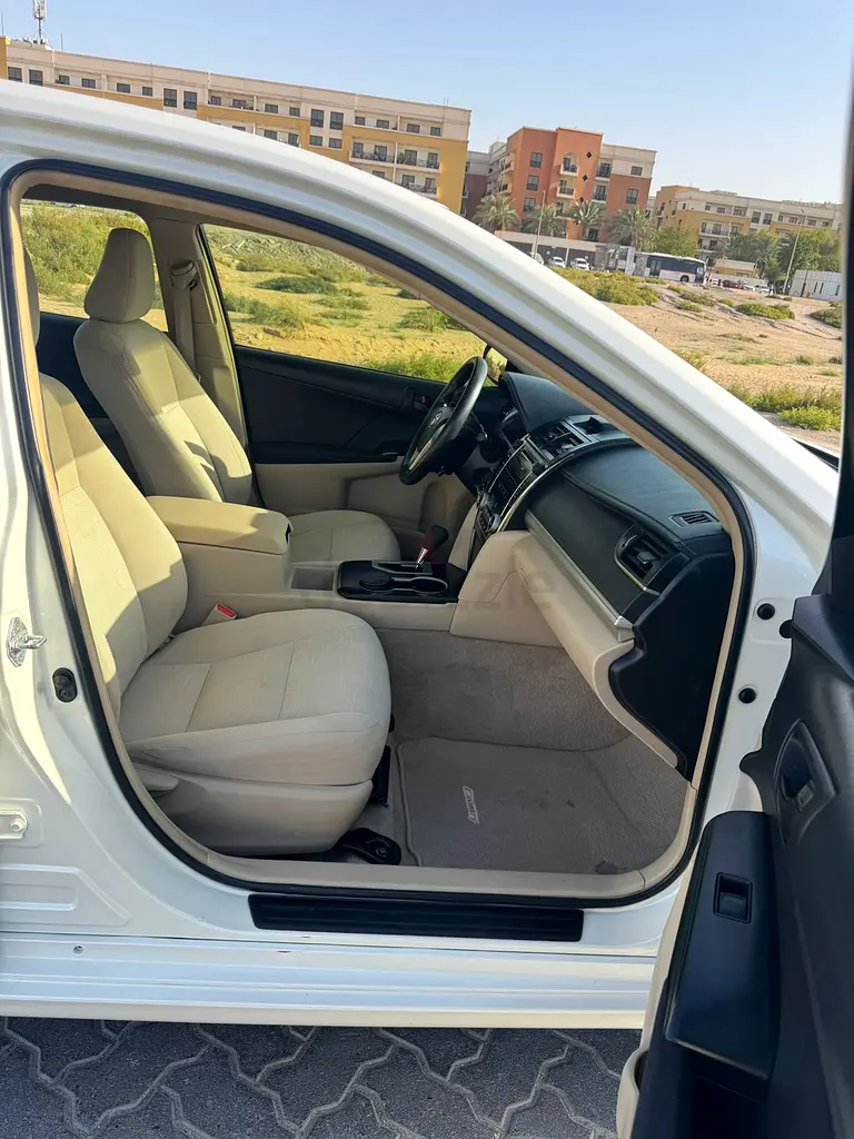 Toyota Camry SE 2014 GCC Personal Family use - Image 11